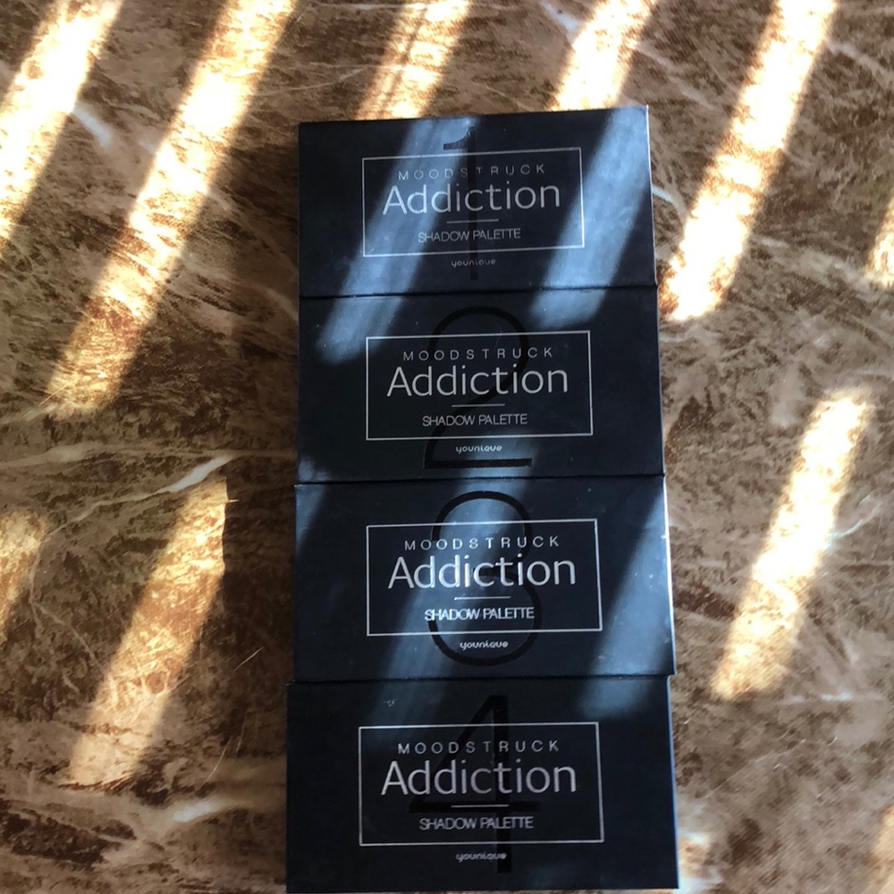 🌸Younique Palettes 1,2,3,4 Bundle!🌸